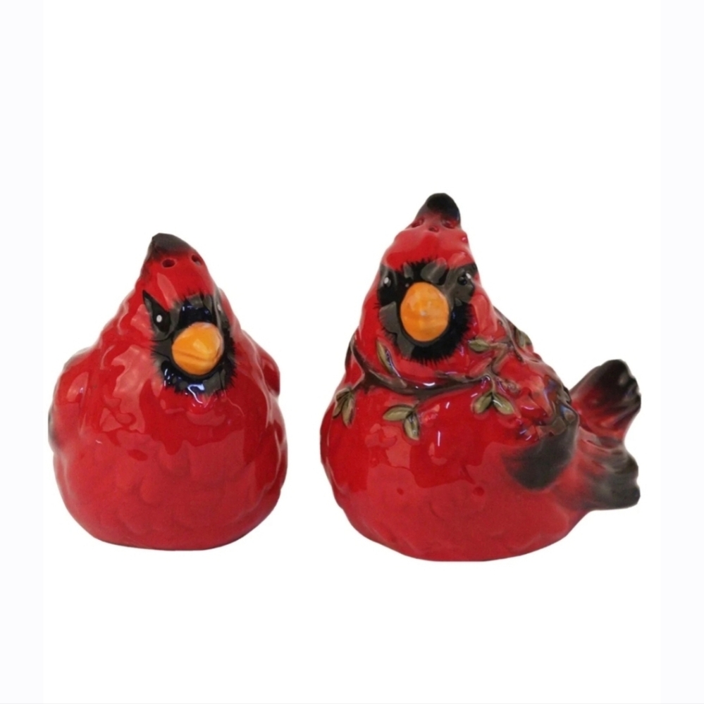 CHRISTMAS CARDINAL SALT & PEPPER SHAKERS.